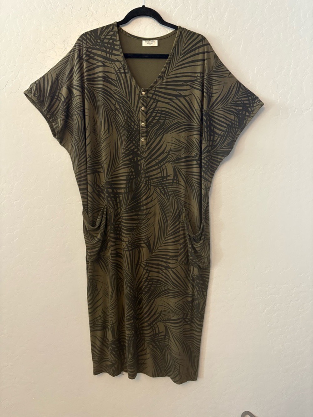 Dwell + slumber one size olive green and black palm tree cocoon caftan dress